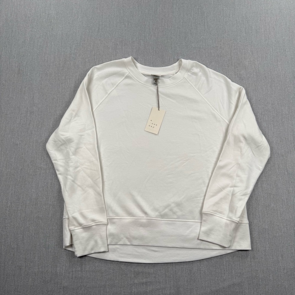 a‎ new day Women's Cream Crewneck Pullover Sweatshirt